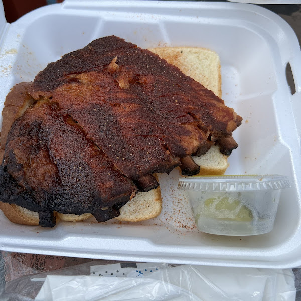 Pork ribs surprisingly served on bread...