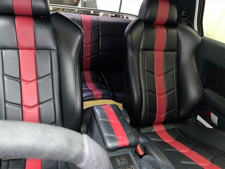 サバンナRX-7のRX-7FC3S・RX-7 FD3S・内装張替え・内装カスタムに関するカスタム事例の投稿画像1枚目