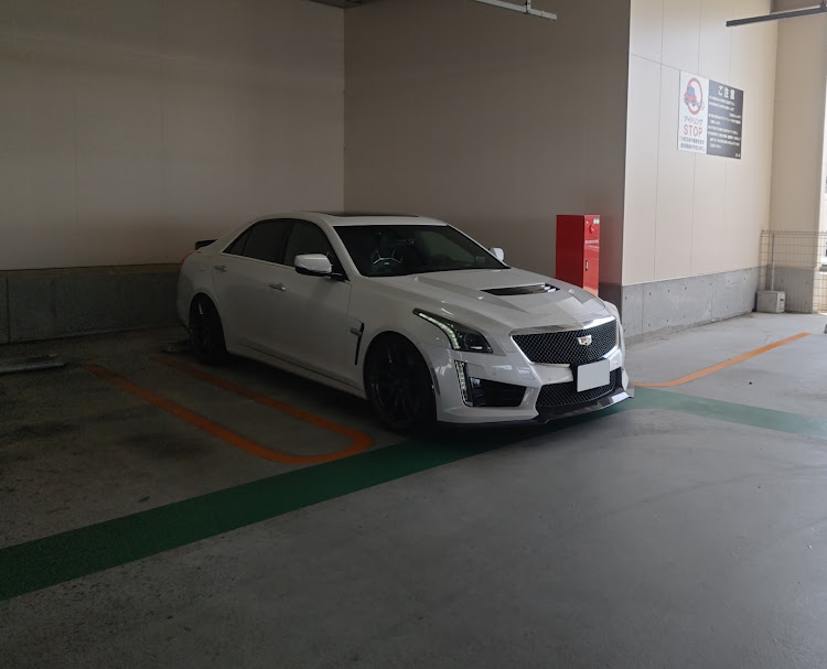 CTS-Vのマフラーサウンド動画・🇺🇸アメ車🇺🇸・ドロドロ音・立体駐車場に関するカスタム事例の投稿画像1枚目