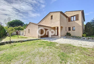 House with pool and terrace 4