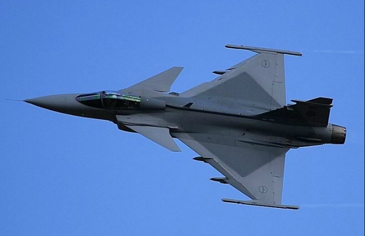 An air force Gripen fighter jet. The SA National Defence Union says working conditions at the dilapidated SAAF HQ building are unbearable. File photo.