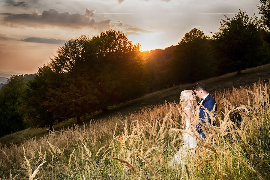 Wedding photographer Husovschi Razvan (razvan). Photo of 2 February 2018