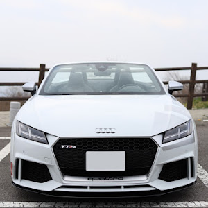 TT RS クーペ