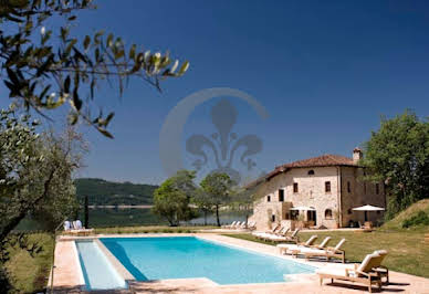 Maison avec piscine et jardin 4