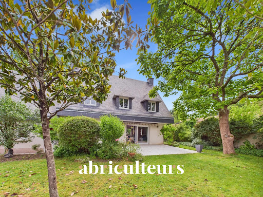 House with garden 1