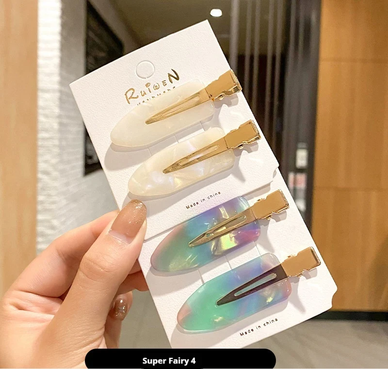 Barrettes Paper Bangs pour femmes en acétate sans couture, idéales pour les cheveux rebelles et une coiffure impeccable.