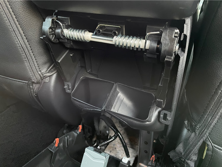 RAV4のアームレスト交換に関するカスタム事例の投稿画像2枚目