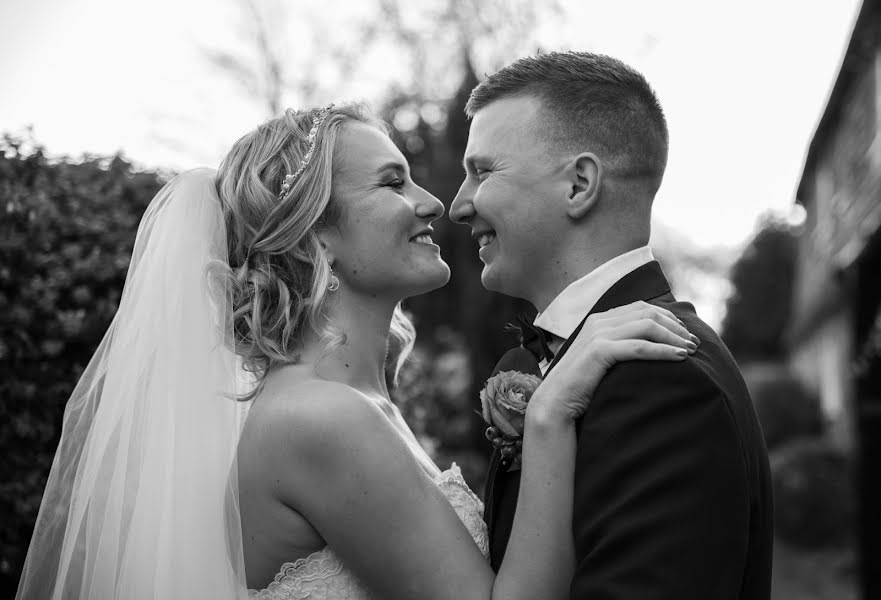 Wedding photographer Katie Battie (katiebattiephoto). Photo of 1 July 2019