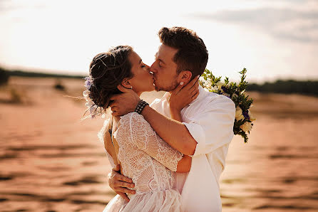 Wedding photographer Alena Medenceva (medentseva). Photo of 13 August 2019