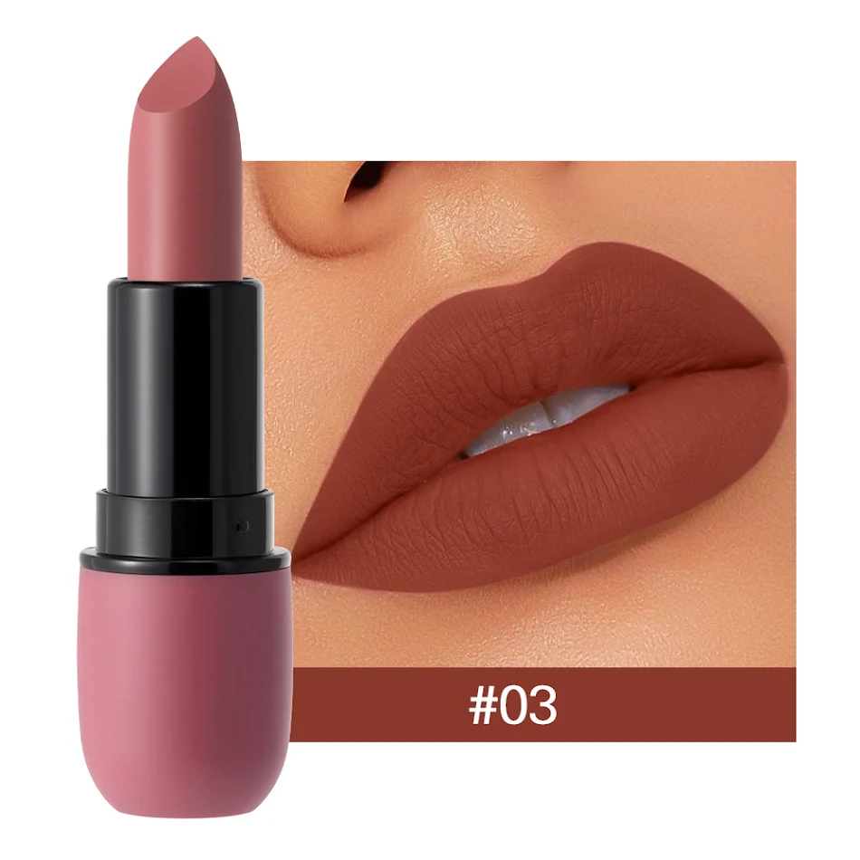 Wasserfester matter Lippenstift für verführerische Lippen. Langanhaltende Farbe und samtweiches Gefühl. Perfekt für den ganzen Tag.