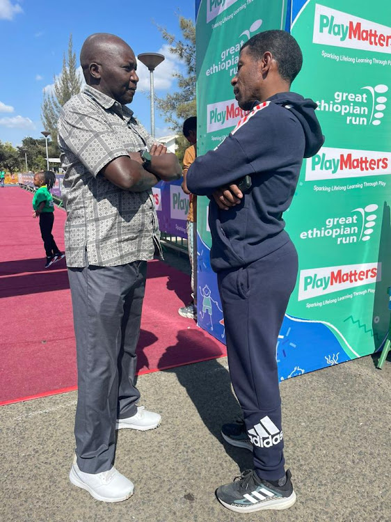 Moses Tanui with Haile Gebrselassie during Ethiopia Great 10km Run press conference