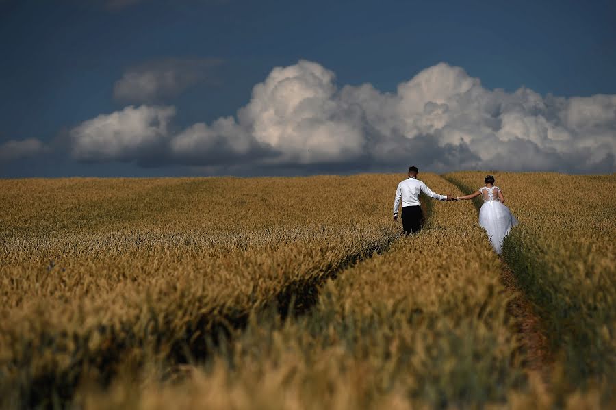 結婚式の写真家Mirek Basista (fotoperla)。2017 7月5日の写真