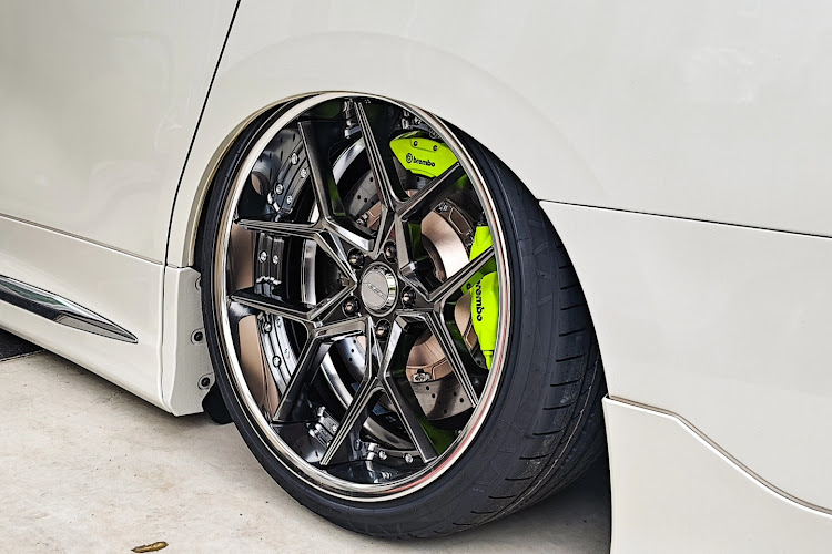 アルファードの今年最大のカスタムは？・Black List!  White List!・BBS RI-D・bremboキャリパーに関するカスタム事例の投稿画像11枚目