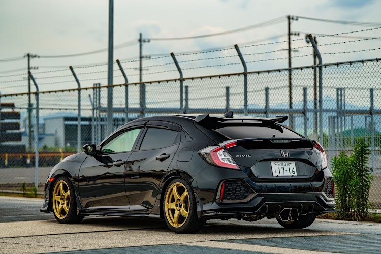 シビック(欧州HB)の霞埠頭・PickUpチャレンジ・撮って頂いたシリーズ・FK7シビックに関するカスタム事例の投稿画像4枚目