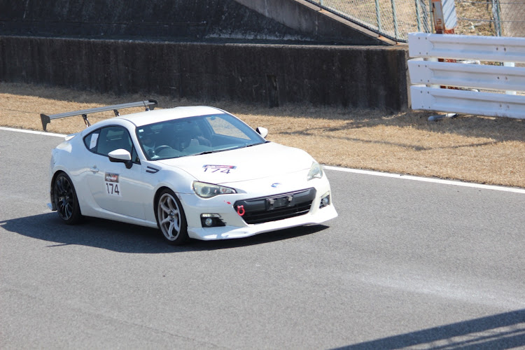 BRZのDai　白のBRZさんが投稿したカスタム事例の投稿画像4枚目
