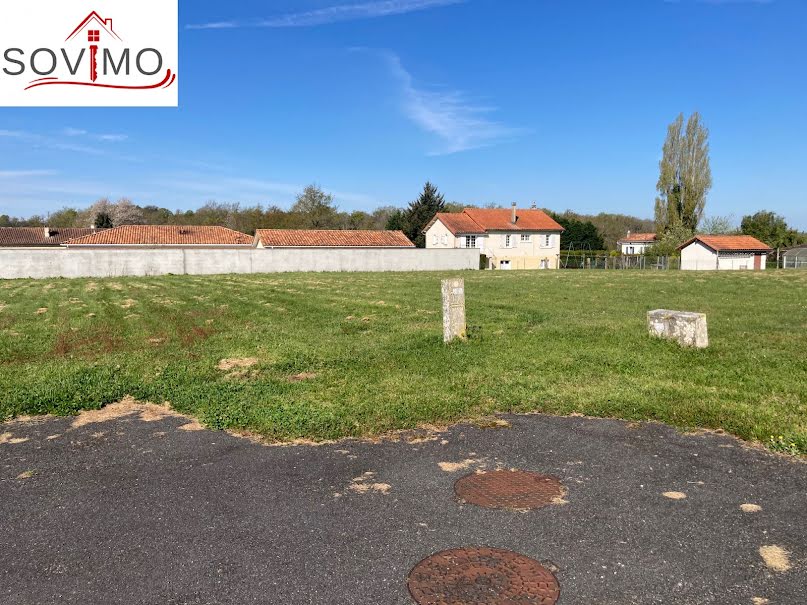 Vente terrain  981 m² à Hiesse (16490), 11 382 €