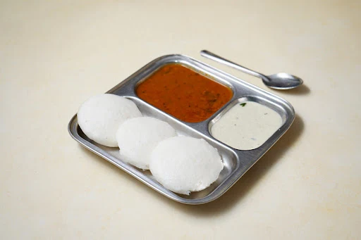 Idli Sambar With Chutney