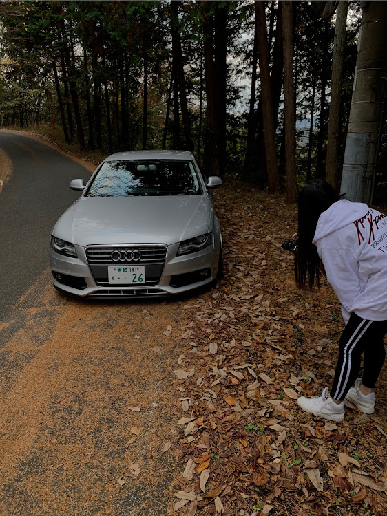 A4 セダンのアウディ　A4・a4・いい26の日・めざせPickupcars・クラウンロイヤルに関するカスタム事例の投稿画像2枚目