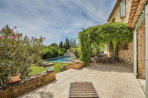 Villa with pool 2