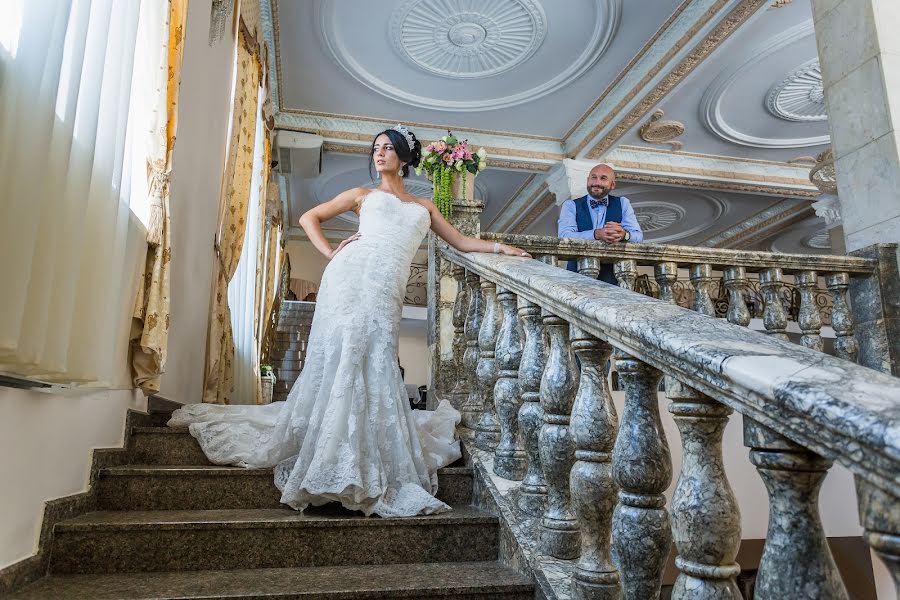 Fotografo di matrimoni Stanislav Vlasov (vlasovstudio). Foto del 27 giugno 2019