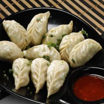 Veg Momos (8 Pcs)