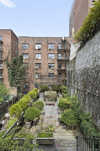 Maison avec jardin et terrasse 2