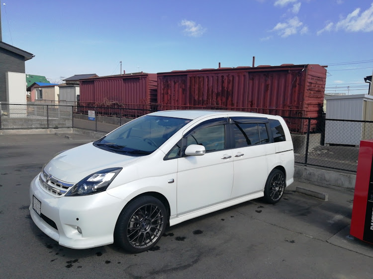 アイシスのアイシス プラタナ・地震大丈夫でしたか？・洗車・ホイール交換に関するカスタム事例の投稿画像1枚目