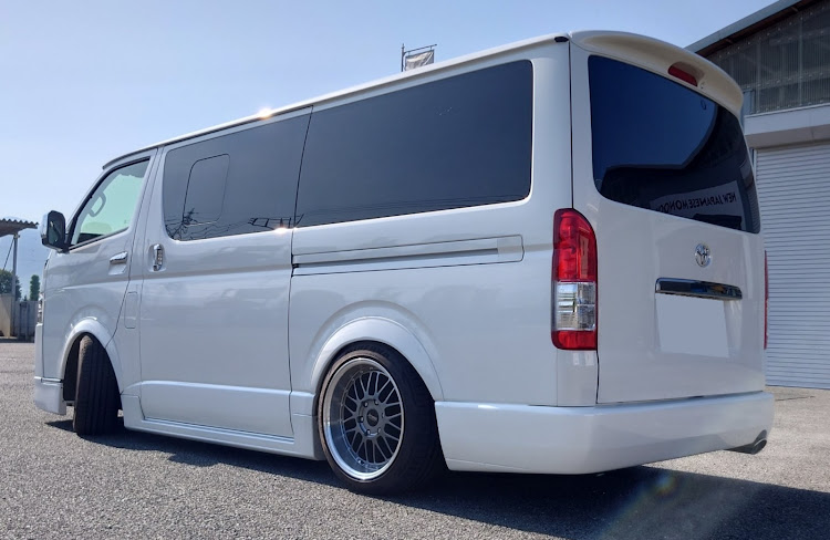 ハイエースバンのハイエースカスタムクラブに関するカスタム事例の投稿画像2枚目
