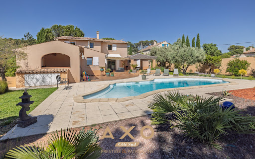 House with pool and terrace 4