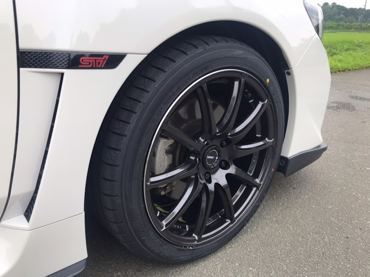 WRX S4のエアロ・外装・ライト紹介・ホイール交換・タイヤ交換に関するカスタム事例の投稿画像1枚目