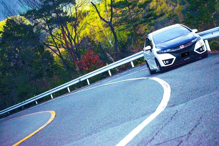 フィットのtypeR・嵐山高雄パークウェイ・走り初め・一眼レフ練習に関するカスタム事例の投稿画像2枚目