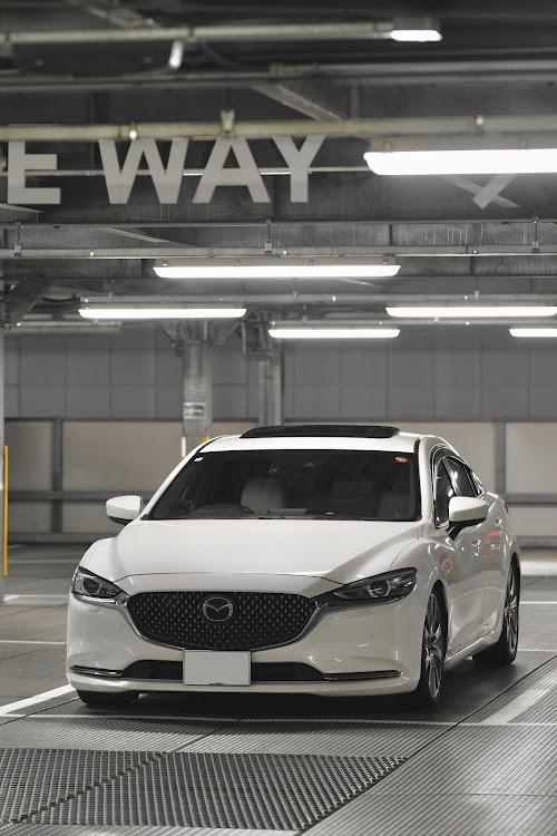 アテンザのMAZDA6セダン・mazda・セダンは美しい・君には無いのサンルーフに関するカスタム事例の投稿画像1枚目