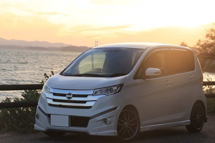 デイズハイウェイスターのマジックアワーと愛車・海と愛車・ピックアップされたいに関するカスタム事例の投稿画像1枚目