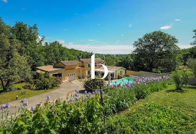 Maison avec piscine et terrasse 9