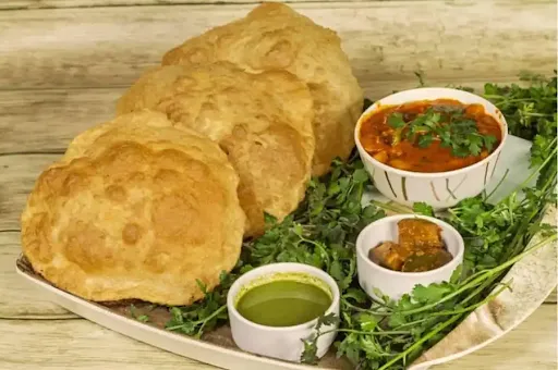 Plain Atta Puri With Choice Of Aloo Sabji Or Channa Sabji