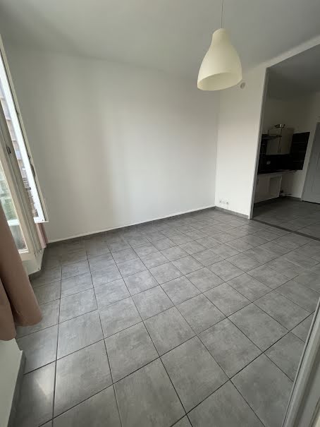 Location  appartement 1 pièce 35 m² à Toulon (83000), 680 €