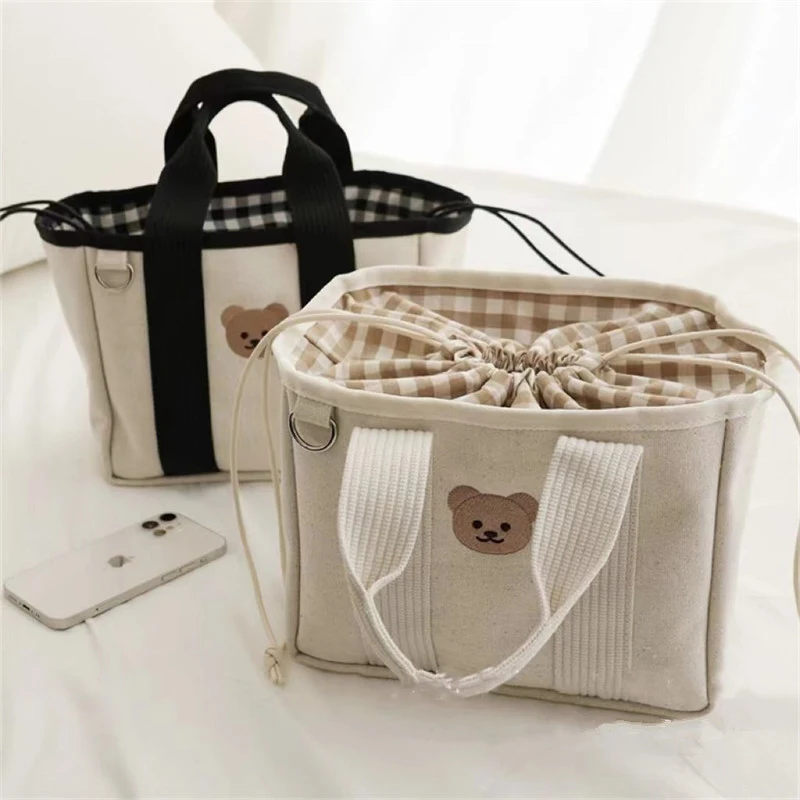 Sac à langer portable multifonction léger pour bébé, parfait pour les promenades en plein air, spacieux et pratique.