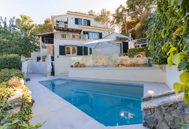 Maison avec piscine et terrasse 1