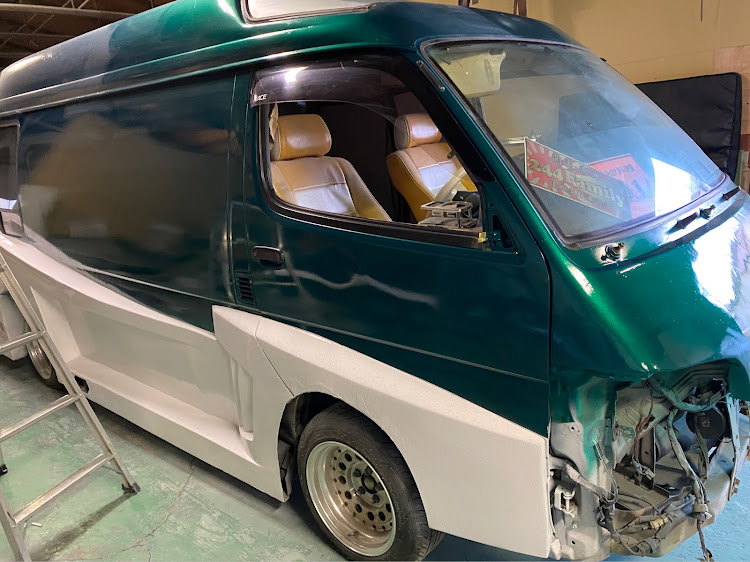 ハイエースのDIY・バニング・製作中・team RYUSEI・こりゃ大変だに関するカスタム事例の投稿画像8枚目