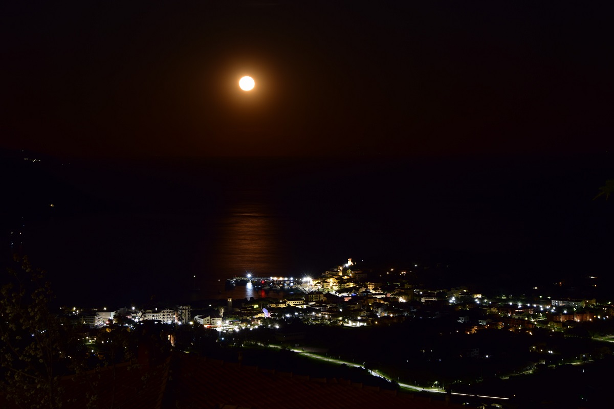 Luna rossa all'Elba di pizzicastelle