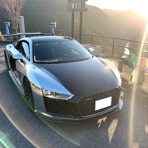 R8 クーペ