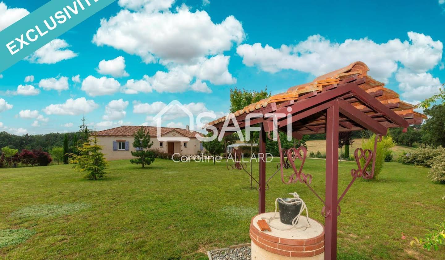 House with pool and terrace Lombez