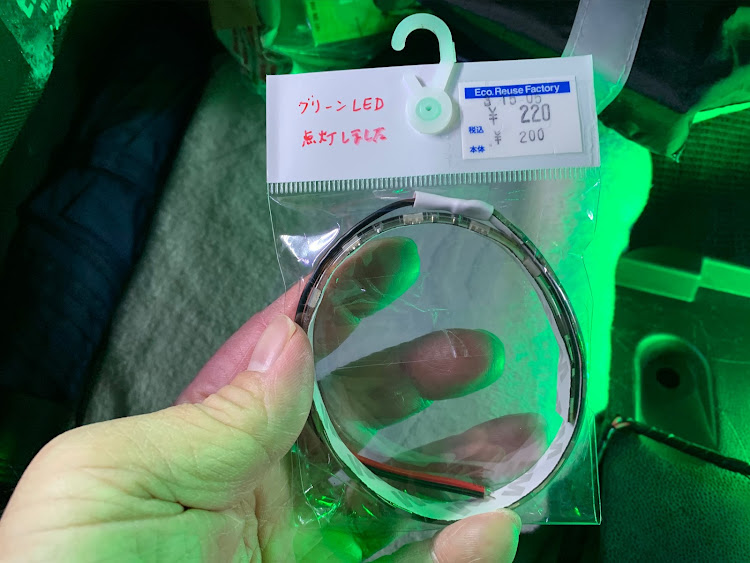 デミオのﾃﾞﾐﾃﾞﾐﾃﾞﾐﾃﾞﾐ♬ ﾃﾞｰﾐﾃﾞﾐ♪・トランクにLEDテープを・ガムの容器カスターム・ｸﾛﾚｯﾂ😋・お腹すいーたに関するカスタム事例の投稿画像1枚目