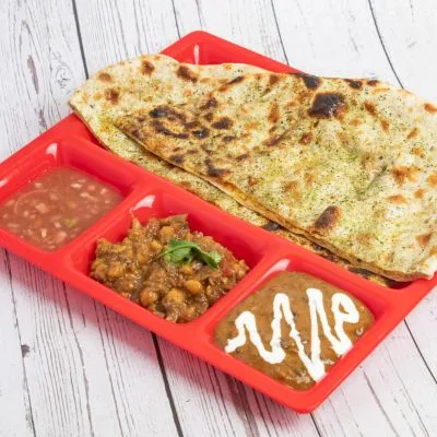 Paneer Chur Chur Naan Chole + Dal Makhni + Khatti-Mithi Imli Ki Chutney