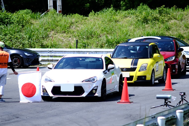 スイフトスポーツのスイスポ女子・ジムカーナ・富士スピードウェイ・もっとはやくなりたいに関するカスタム事例の投稿画像2枚目
