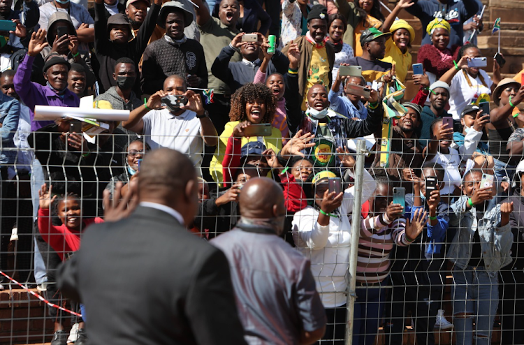 President Cyril Ramaphosa receives a warm welcome in Middelburg, Mpumalanga before his Freedom Day address.