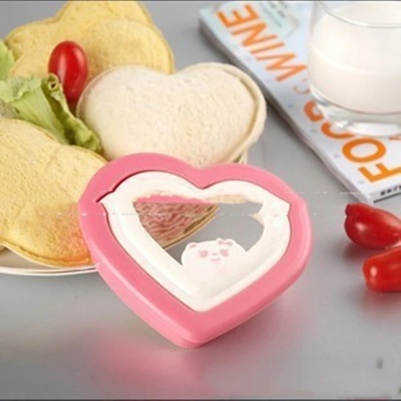 Molde de plástico para sándwiches con forma de corazón. Prepara tostadas y bocadillos adorables, fáciles de usar y perfectos para niños y ocasiones especiales.
