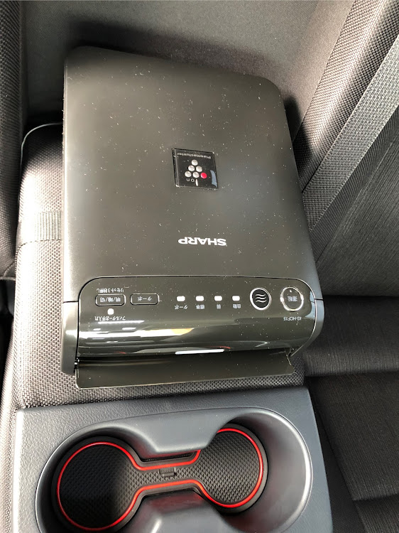 ハイラックスのSHARPプラズマクラスター・firetvstick4K・三つ折りトノカバーに関するカスタム事例の投稿画像2枚目