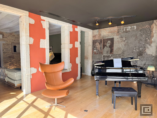 Propriété avec piscine et jardin 5