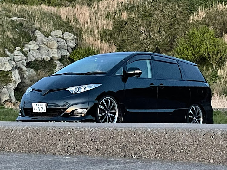 Kiteさんが投稿したエスティマ50・ワンオフマフラー・ワンオフヘッドライト加工に関するカスタム事例の投稿画像1枚目